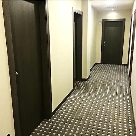 维尼萨酒店 2*